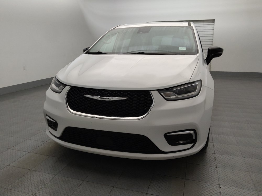 Used 2024 Chrysler Pacifica Touring-L FWD image 15