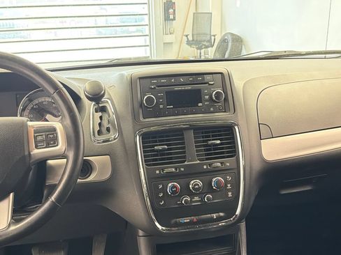 Used 2015 Dodge Grand Caravan SXT w/ Blacktop Package FWD image 22