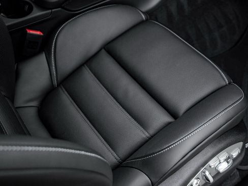 New 2026 Porsche Macan GTS image 40