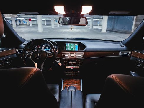 Used 2014 Mercedes-Benz E 350 4MATIC Sedan image 3