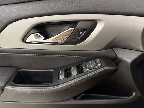 Certified 2023 Chevrolet Traverse LT image 24