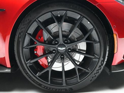 Used 2025 Aston Martin V8 Vantage image 40