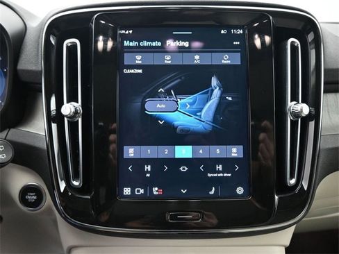 Used 2023 Volvo XC40 B5 Ultimate w/ Protection Package Premier image 15