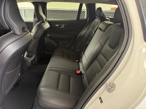 Used 2025 Volvo V60 B5 Cross Country Plus image 25