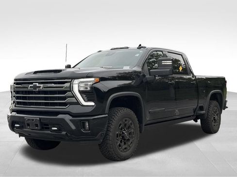 Used 2024 Chevrolet Silverado 2500 High Country w/ Midnight Edition AWD/4WD image 3