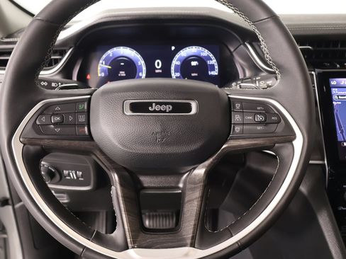 Used 2023 Jeep Grand Cherokee L Limited w/ Luxury Tech Group II RWD image 3
