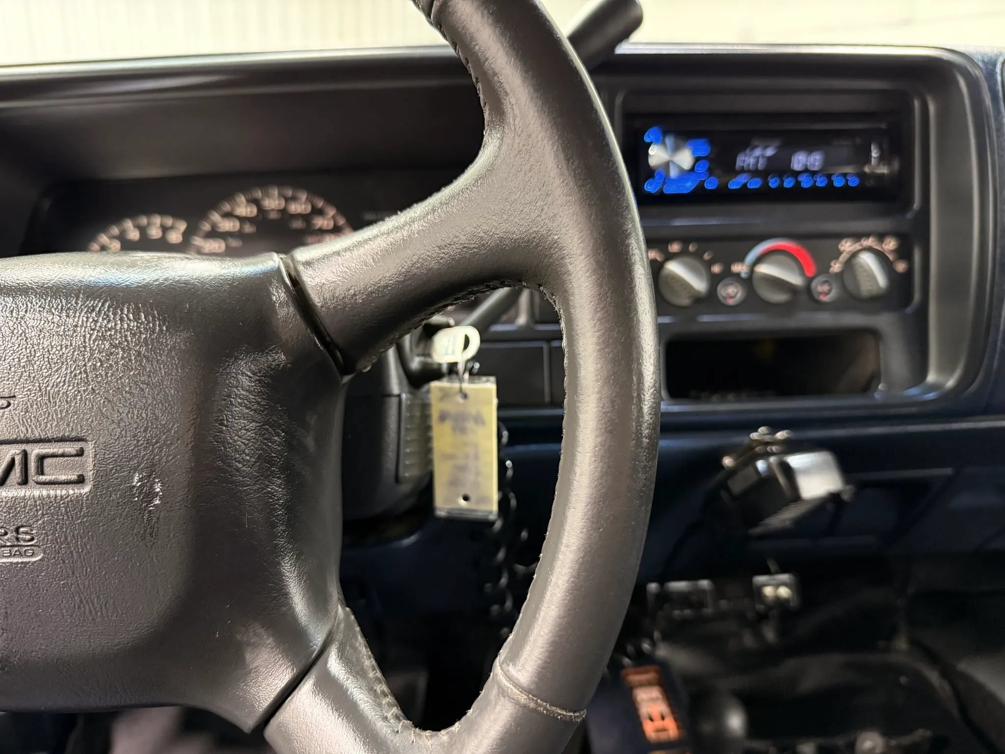 Used 1999 GMC Suburban 2500 AWD/4WD image 24