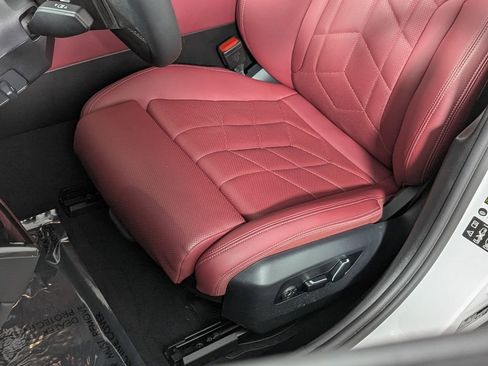 Used 2025 BMW 530i xDrive image 17