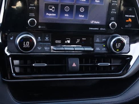 Certified 2022 Toyota Highlander XLE image 30