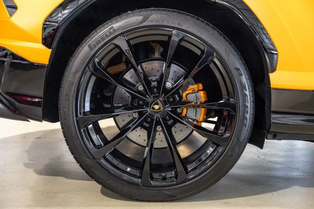 Used 2022 Lamborghini Urus AWD/4WD image 29