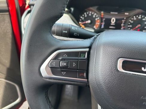Used 2024 Jeep Compass Latitude AWD/4WD image 19