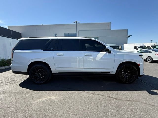 Used 2024 Cadillac Escalade ESV Sport Platinum w/ LPO, ONYX Package AWD/4WD image 8