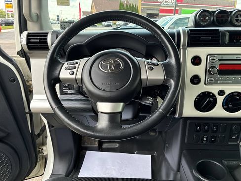 Used 2014 Toyota FJ Cruiser 4WD w/ Upgrade Package image 20