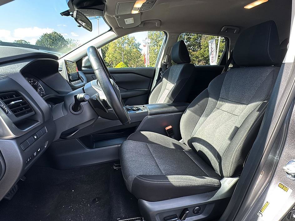 Certified 2025 Nissan Rogue SV AWD/4WD image 14