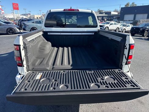 Used 2025 Nissan Frontier SV w/ SV Convenience Package image 24