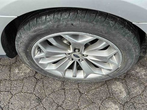 Used 2018 Ford Taurus Limited image 10