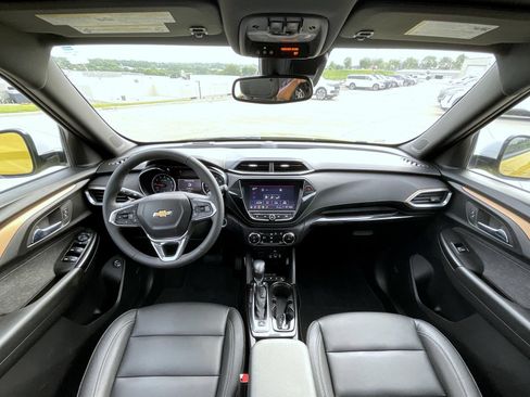 Used 2023 Chevrolet TrailBlazer ACTIV w/ Sun and Liftgate Package FWD image 15