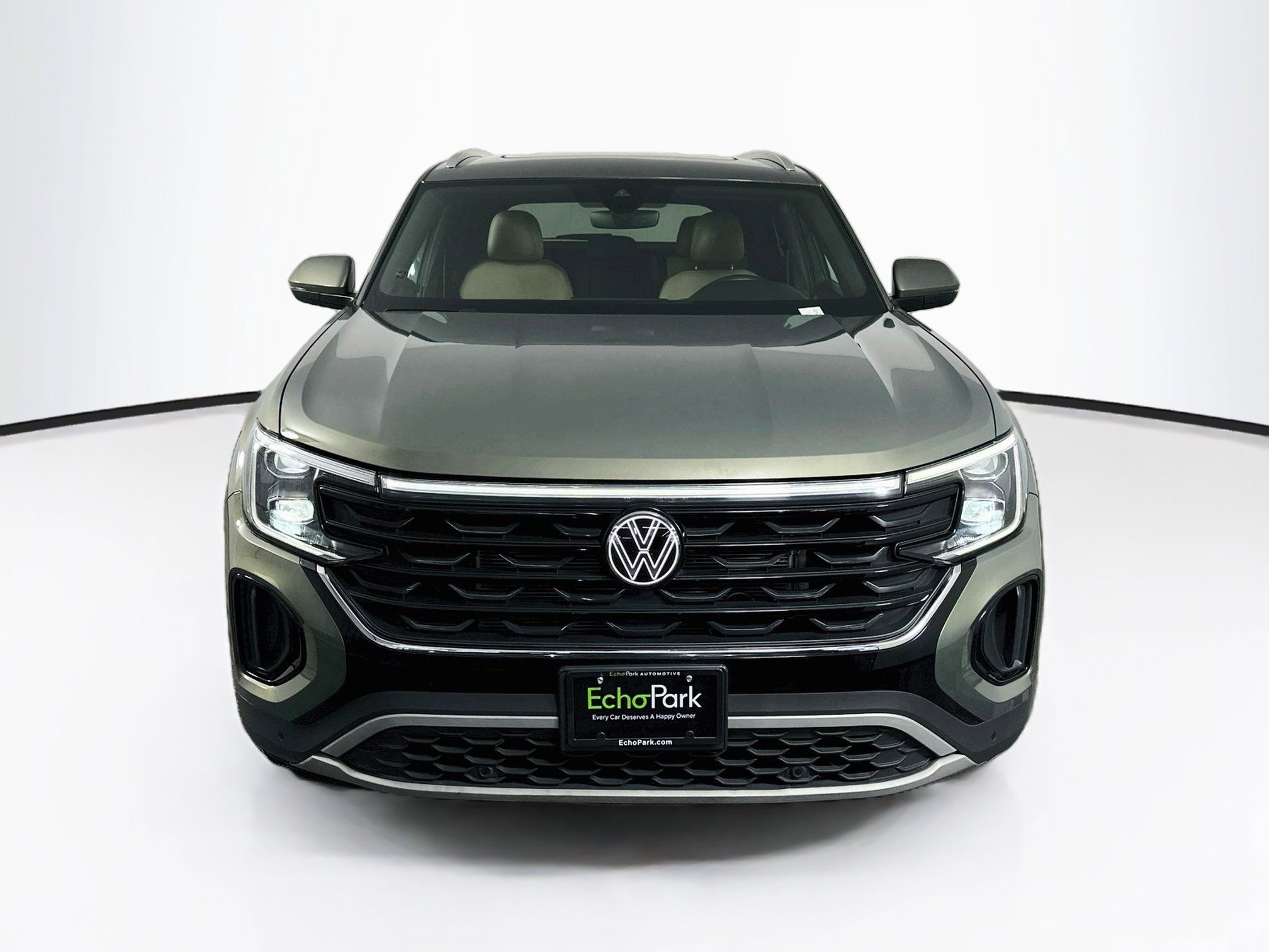 Used 2025 Volkswagen Atlas Cross Sport SE FWD image 2