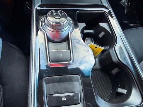 Used 2020 Ford Edge SE image 20