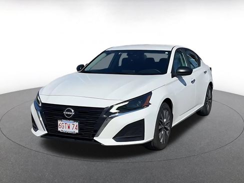 Used 2025 Nissan Altima 2.5 SV image 4