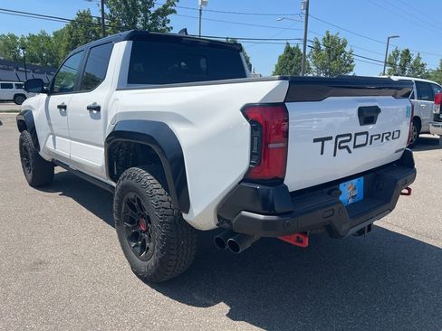 Used 2025 Toyota Tacoma TRD Pro AWD/4WD image 8