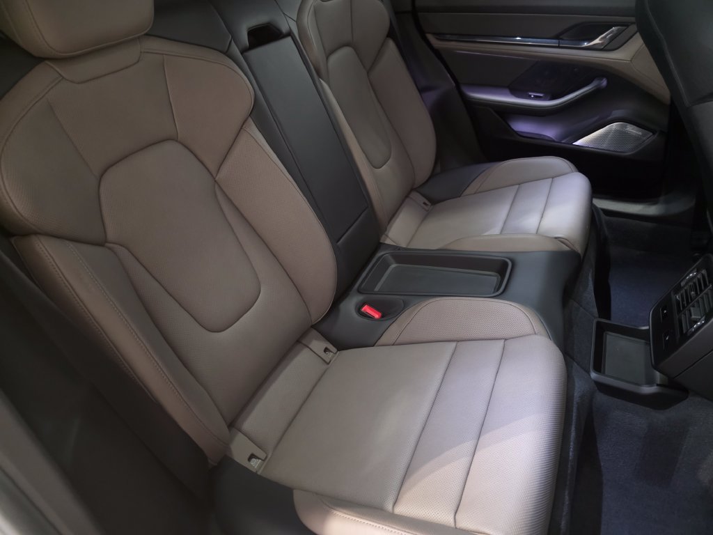 Certified 2024 Porsche Taycan Turbo S AWD/4WD image 19
