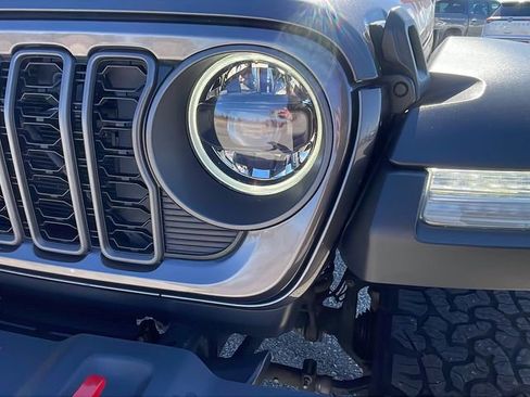 Used 2024 Jeep Wrangler Rubicon w/ Technology Group image 9