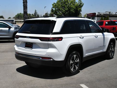 Used 2024 Jeep Grand Cherokee Limited 4xe AWD/4WD image 8