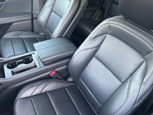 Used 2024 Lincoln Nautilus Premier w/ Jet Appearance Package image 18