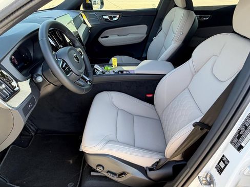 New 2027 Volvo XC60 B5 Plus AWD/4WD image 13