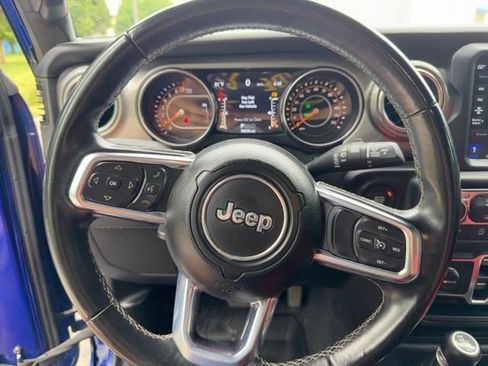 Used 2020 Jeep Wrangler Unlimited Sahara w/ Uconnect 4C Nav & Sound Group AWD/4WD image 17