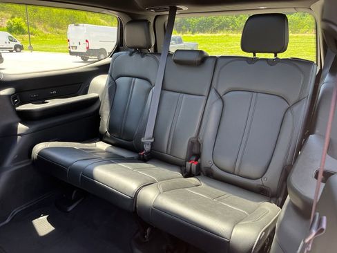 Used 2025 Jeep Wagoneer Series III w/ Premium Group I AWD/4WD image 11