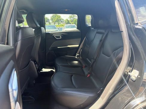 Used 2024 Jeep Compass Latitude AWD/4WD image 28