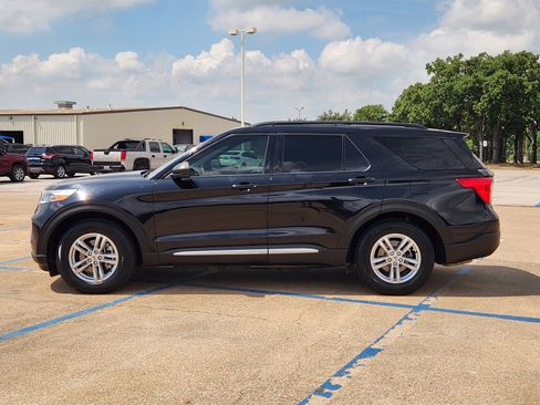 Used 2020 Ford Explorer XLT w/ Equipment Group 202A RWD image 3