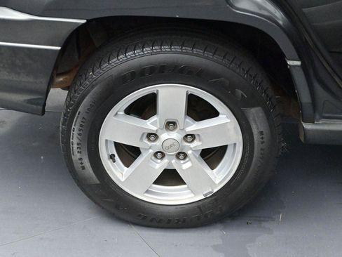 Used 2004 Jeep Grand Cherokee Laredo RWD image 28
