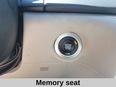 Used 2023 Chrysler Pacifica Touring-L FWD image 6