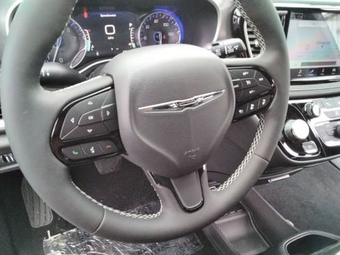New 2026 Chrysler Pacifica Select w/ S Appearance Package AWD/4WD image 26