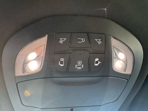 Used 2018 Chrysler Pacifica Touring Plus w/ S Appearance Package FWD image 21