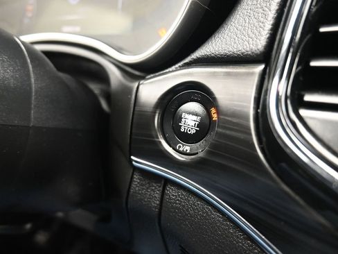 Used 2020 Jeep Grand Cherokee Limited AWD/4WD image 23