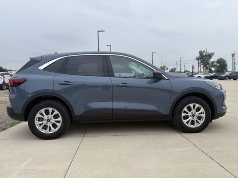 Used 2024 Ford Escape Active AWD/4WD image 2