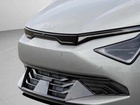 New 2025 Kia EV6 Wind image 13