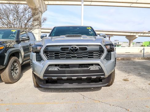 Used 2024 Toyota Tacoma TRD Sport image 4