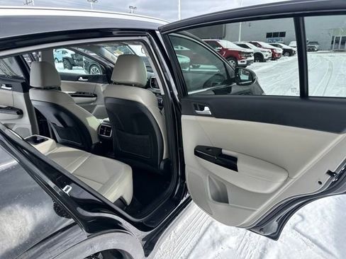 Used 2020 Kia Sportage EX image 16