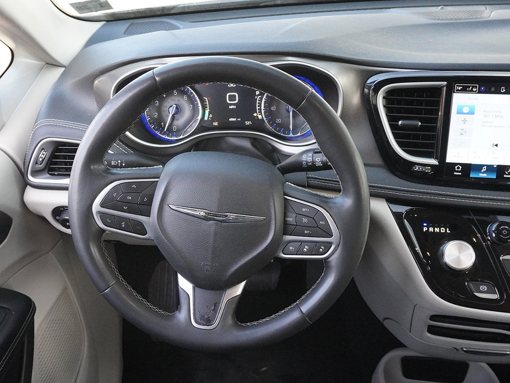 Used 2022 Chrysler Pacifica Touring-L FWD image 42