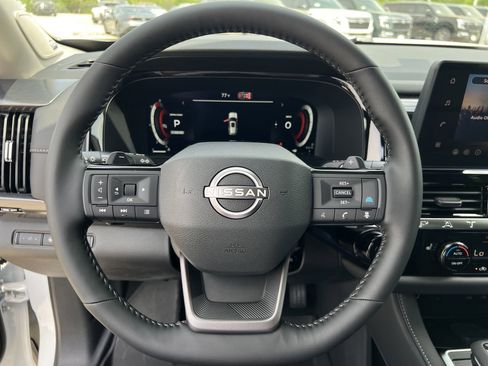 New 2026 Nissan Pathfinder SL FWD image 9