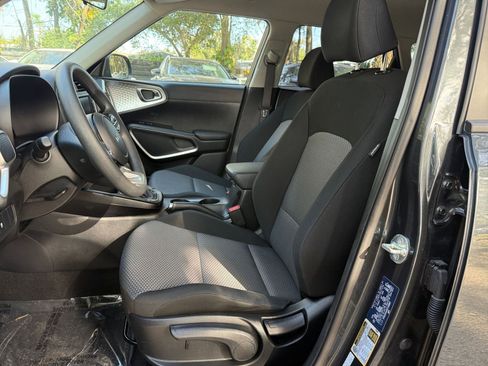 Used 2025 Kia Soul LX w/ LX Technology Package image 30