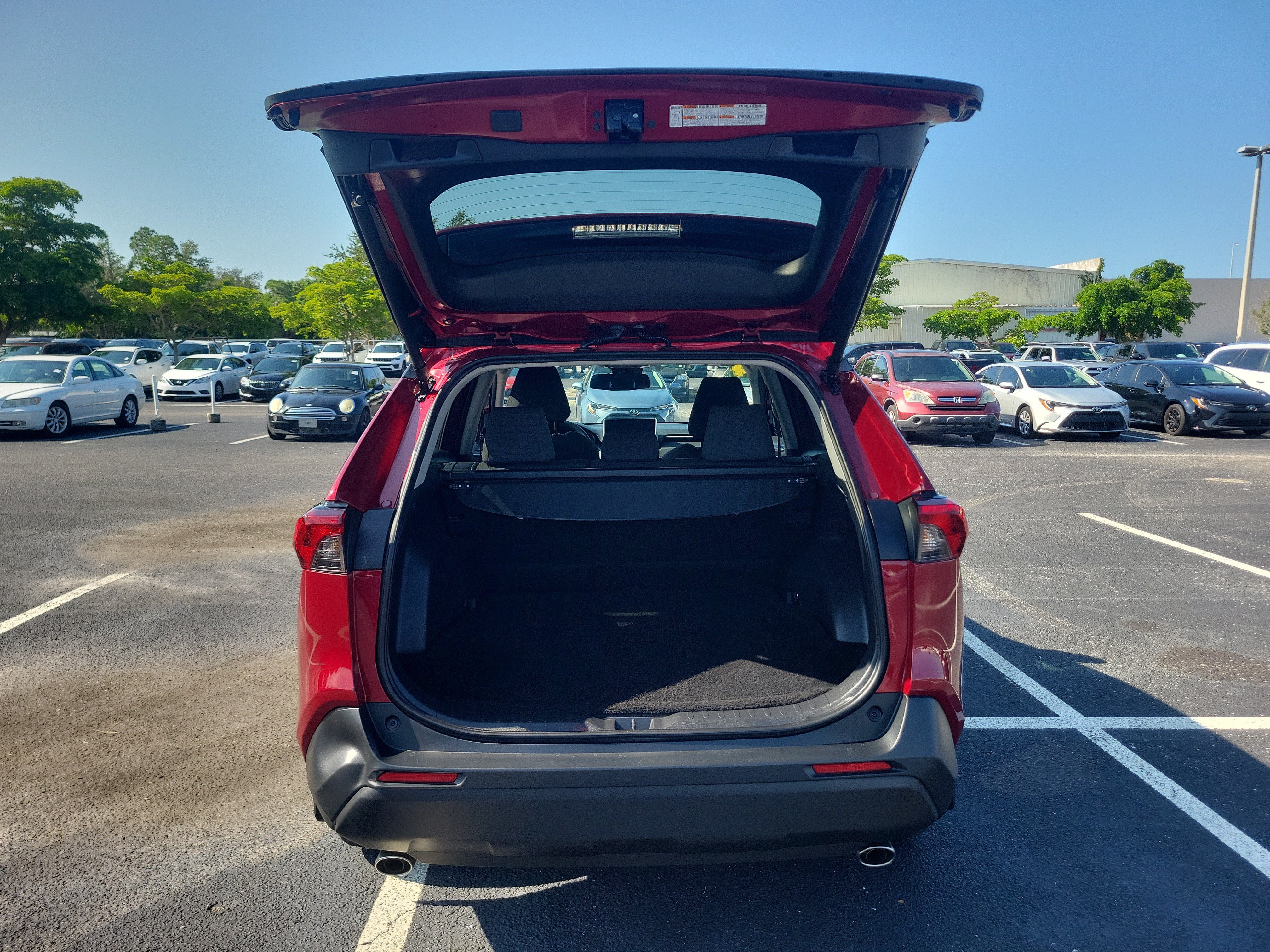 Used 2024 Toyota RAV4 XLE w/ Convenience Package FWD image 10