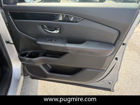 Used 2025 Honda Pilot TrailSport image 14