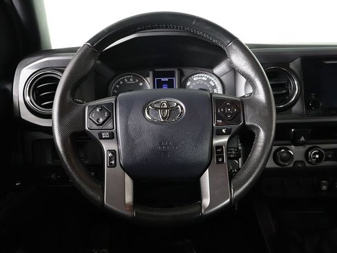 Used 2018 Toyota Tacoma TRD Sport AWD/4WD image 35