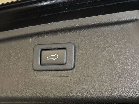 Used 2018 Subaru Outback 2.5i Touring AWD/4WD image 15